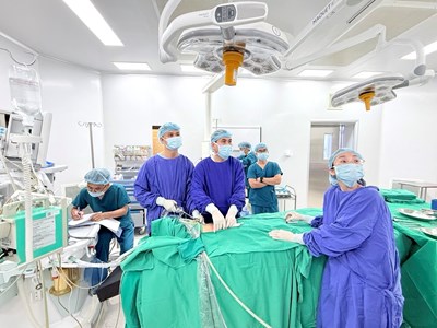 Vinmec Hạ Long cứu bé trai 2 tuổi khỏi nguy cơ biến chứng do bệnh lí ống phúc tinh mạc