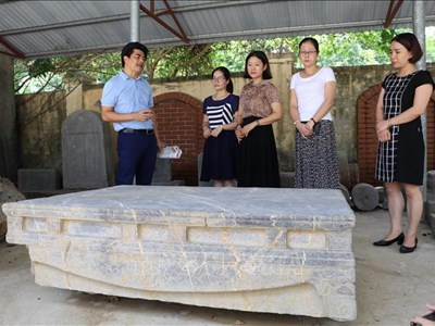 Phát hiện sập đá thời Lê Trung Hưng ở Ninh Bình