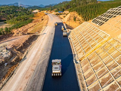 Đường đã thông, vì sao điểm đến vẫn chưa gần?