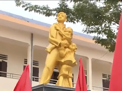 Truy tặng Huân chương Chiến công cho liệt sĩ Nguyễn Bá Ngọc (1965)