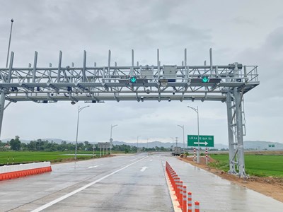 Từ 14h hôm nay, phương tiện đi cao tốc Quảng Ngãi - Nha Trang phải trả phí thế nào?