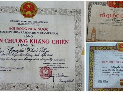 Chủ tịch Hồ Chí Minh ký Sắc lệnh đặt Huân chương Kháng chiến