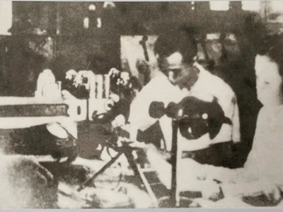  Đài Tiếng nói Việt Nam phát chương trình đầu tiên (1945)
