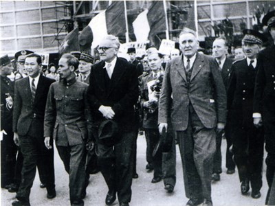Chủ tịch Hồ Chí Minh ký Tạm ước Việt - Pháp (1946)