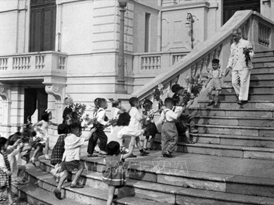 Bác Hồ vui Tết Trung thu với hơn một vạn thiếu nhi Thủ đô (1961)