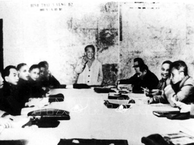 Bộ Chính trị bàn kế hoạch chiến lược giải phóng miền Nam (1974)