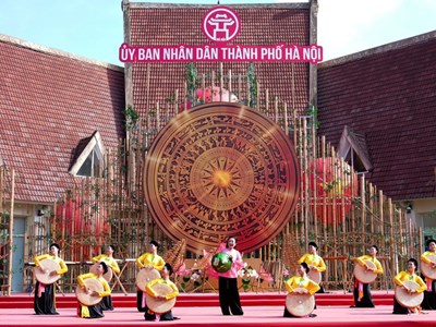 Hơn cả một ngày hội
