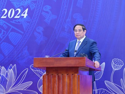 Lấy học sinh, sinh viên làm trung tâm, nhà trường làm bệ đỡ