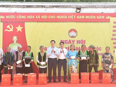 Phó Thủ tướng Mai Văn Chính dự Ngày hội Đại đoàn kết toàn dân tộc tại Khánh Hòa