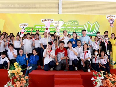 Chuỗi hoạt động định hướng nghề nghiệp đến với hơn 2.100 học sinh