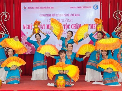 Biểu diễn báo cáo nghệ thuật múa Chăm, Khmer