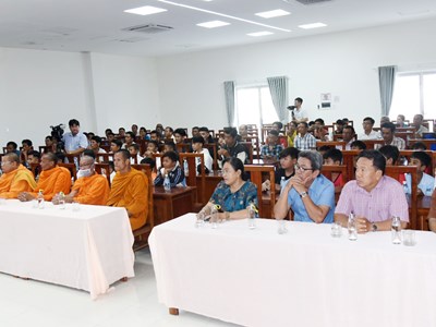 Truyền dạy “Nghệ thuật trình diễn dân gian nhạc Ngũ âm” đồng bào Khmer