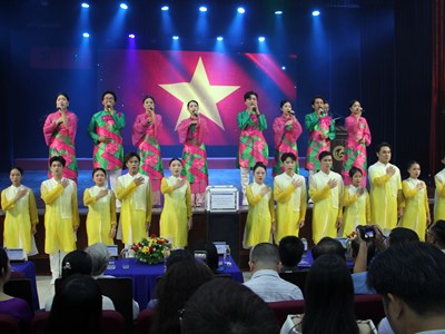 Lễ khai giảng xúc động với chương trình quyên góp ủng hộ đồng bào bị thiên tai