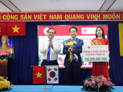 Hội Chữ thập đỏ Hàn Quốc trao hỗ trợ Nhân dân Việt Nam bị thiệt hại từ bão số 3
