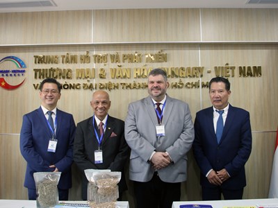 Ra mắt Trung tâm Hỗ trợ và phát triển thương mại, văn hóa Hungary - Việt Nam 