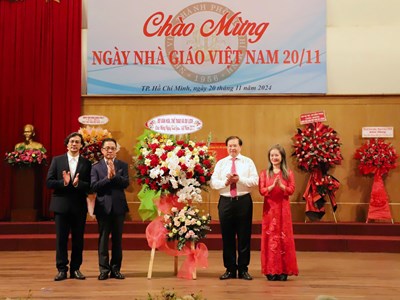 Nhạc viện TP.HCM kỷ niệm 20.11 và đón nhận Cờ thi đua của Bộ VHTTDL