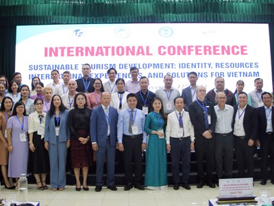 Bản sắc và nguồn lực trong phát triển du lịch bền vững