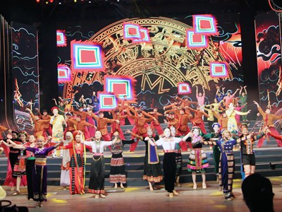 Phát huy vẻ đẹp con người Việt Nam trong kỷ nguyên vươn mình của dân tộc