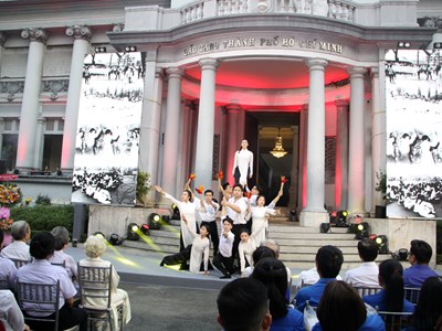 Xúc động chương trình “Sáng mãi ngọn lửa Trần Văn Ơn”