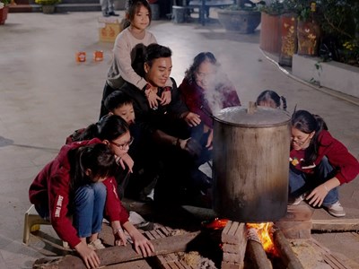 Tôn vinh giá trị truyền thống gia đình Việt trong MV “Tết về”