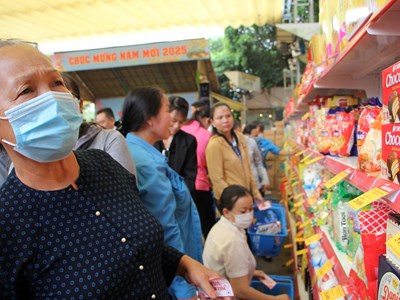 Kiên quyết không để xảy ra hiện tượng khan hàng, sốt giá cục bộ dịp Tết 2025