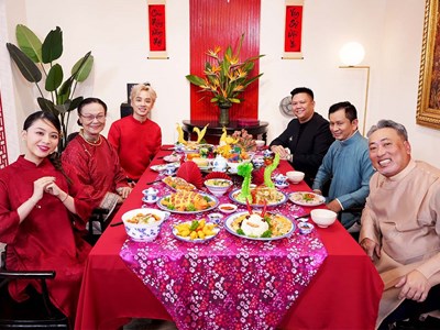 Mùng 1 xem nghệ nhân bày mâm cỗ Tết