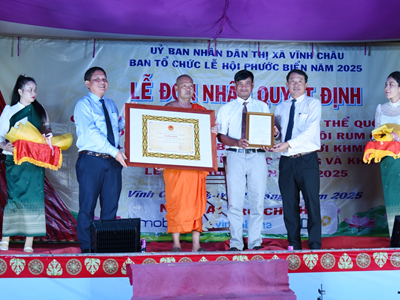 Trao bằng di sản văn hóa phi vật thể quốc gia Lễ hội Chrôi Rum Chêk