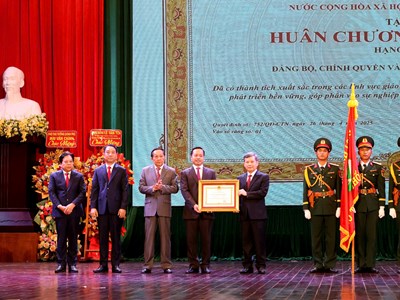 Vĩnh Long vinh dự đón nhận Huân chương Lao động hạng Nhất