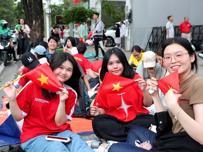 Hàng ngàn người chuẩn bị 'qua đêm' để xem diễu binh, diễu hành Đại lễ