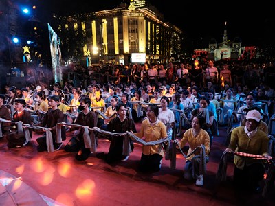 Hơn 1.000 diễn viên tham gia “Vũ hội khăn rằn”