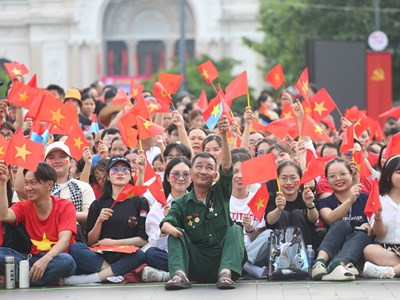 Rực rỡ sắc cờ trong ngày hội thống nhất non sông