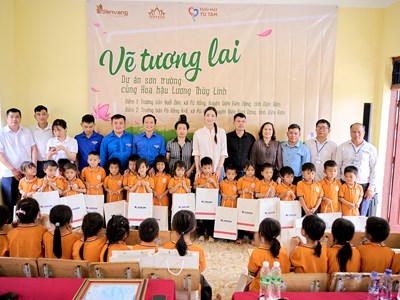 Hoa hậu Lương Thùy Linh hỗ trợ sơn mới 7 điểm trường vùng cao