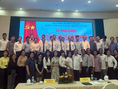 Bồi dưỡng kiến thức, kỹ năng ứng xử cho người hoạt động nghệ thuật biểu diễn