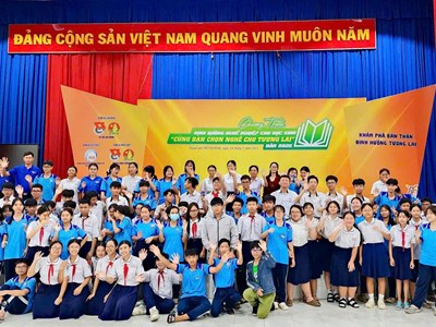 Gần 600 học sinh tham gia chương trình định hướng nghề nghiệp