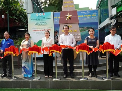 Triển lãm ảnh “Trường Sa nhớ ơn Bác” 