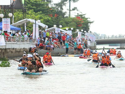 Gần 500 VĐV tham gia Giải đua thuyền ván SUP TP Cần Thơ mở rộng 