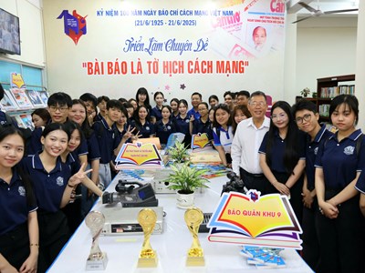 Triển lãm chuyên đề “Bài báo là tờ hịch cách mạng“