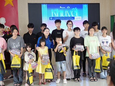 Hoa hậu Đoàn Thiên Ân mang dự án “Khuyết” đến Làng trẻ SOS Nha Trang