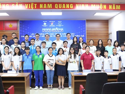 TP.HCM khai giảng lớp bồi dưỡng AI cho học sinh đạt giải thưởng