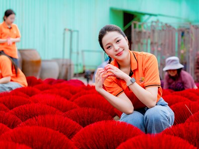 Hoa hậu Kiều Duy tốt nghiệp đại học, nhận học bổng toàn phần học thạc sĩ