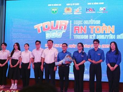Khởi động ‘Tour 360: Học đường an toàn trong kỳ nguyên số’