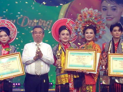 Đặng Thị Thùy Dương​ đoạt Chuông vàng vọng cổ 2025
