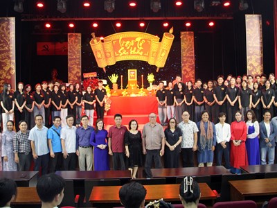 Sinh viên Trường ĐH Văn hóa TP.HCM tri ân Tổ nghiệp Sân khấu