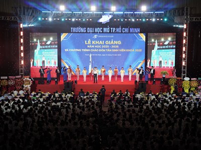 Trường ĐH Mở TP.HCM trao học bổng hơn 50 tỉ đồng