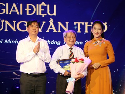 Xúc động chương trình giao lưu, trình diễn ‘Giai điệu từ những vần thơ’