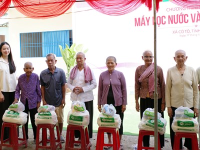 Hoa hậu Thanh Thủy mang 'Nước sạch' đến với người dân An Giang