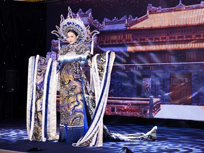 Hoa hậu Kiều Duy mang trang phục dân tộc 'Cửu Long Ẩn Vân' đến Miss International 2025