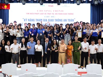 Cuộc thi tìm hiểu pháp luật về ATGT thu hút đông sinh viên