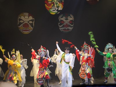 Kịch múa 'Sống': Nỗ lực kết nối di sản với đời sống đương đại