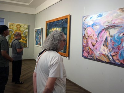 Triển lãm hơn 100 tác phẩm sơn dầu khổ lớn của họa sĩ Kim Chi